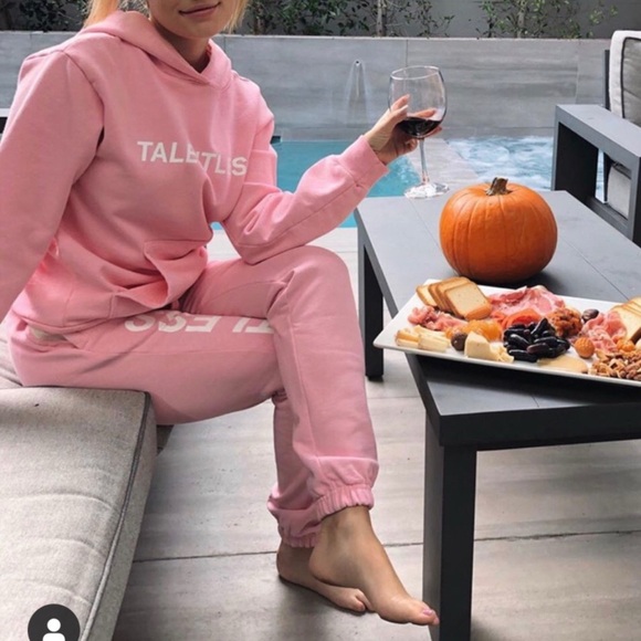 💕 Talentless x Kylie Jenner collab hoodie - Picture 2 of 6